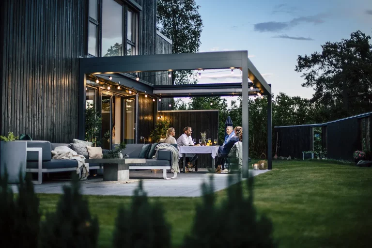 Brustor-Lamellendach B300 an einem Haus in Oppegård