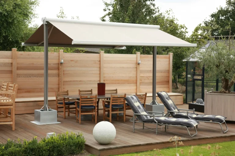 TWINSTOR-Markise: freistehende Markise auf der Gartenterrasse