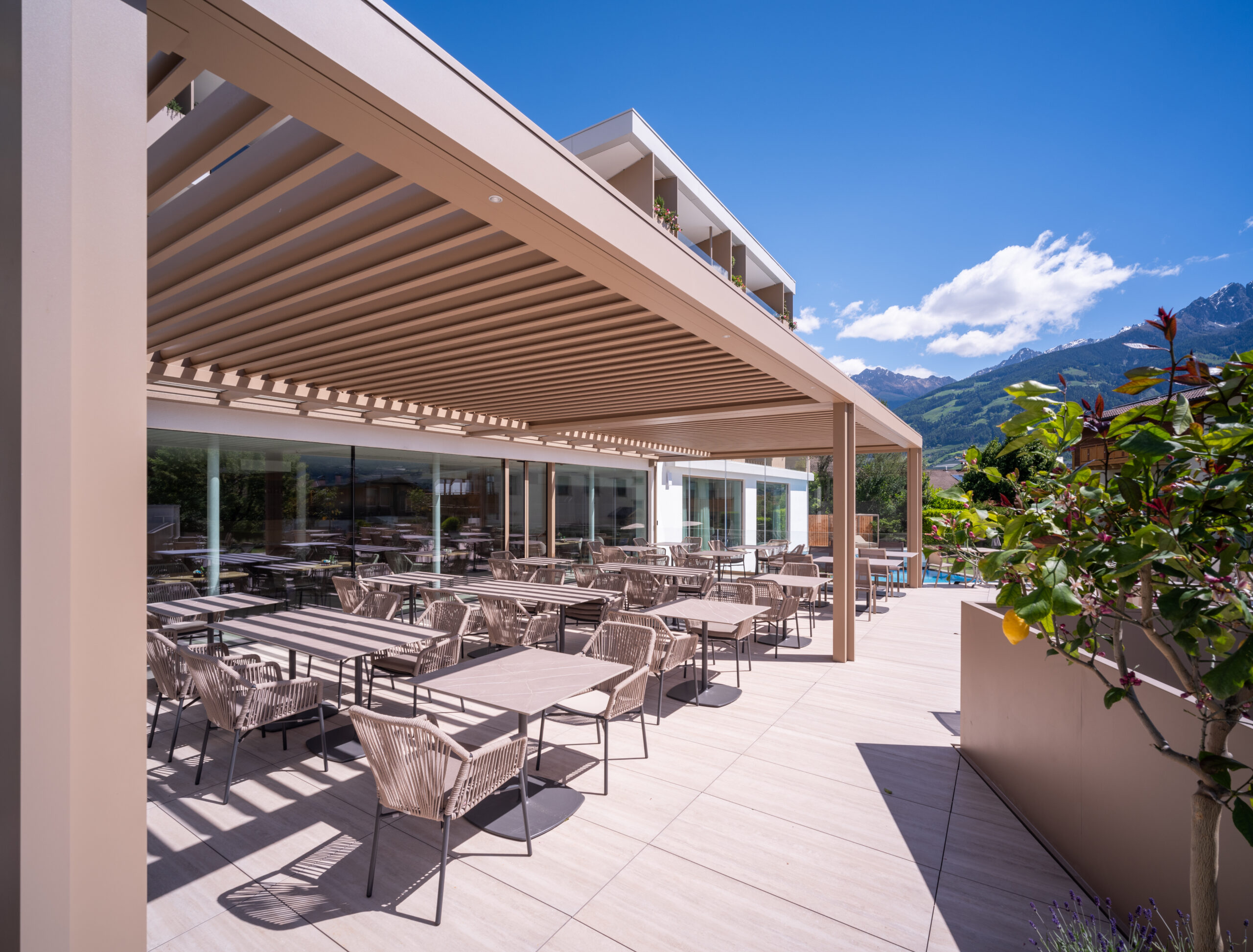 B720 Hotel-Restaurant Panorama