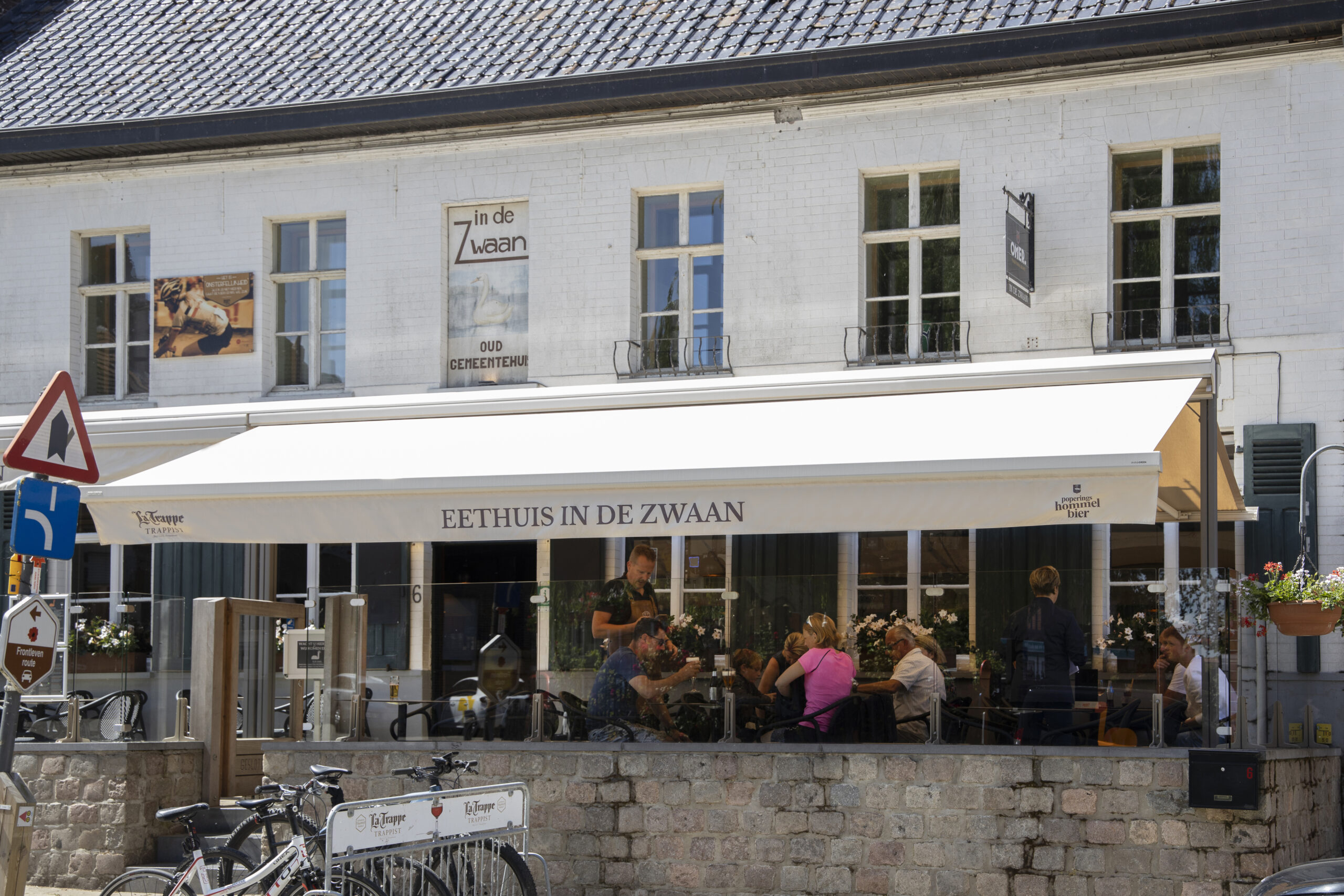 Twinstor Gasthaus mit Gaesten